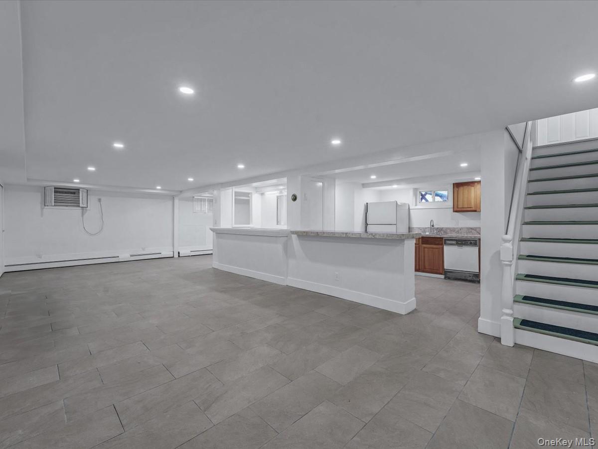 233 Lee Avenue, Hicksville, NY 11801