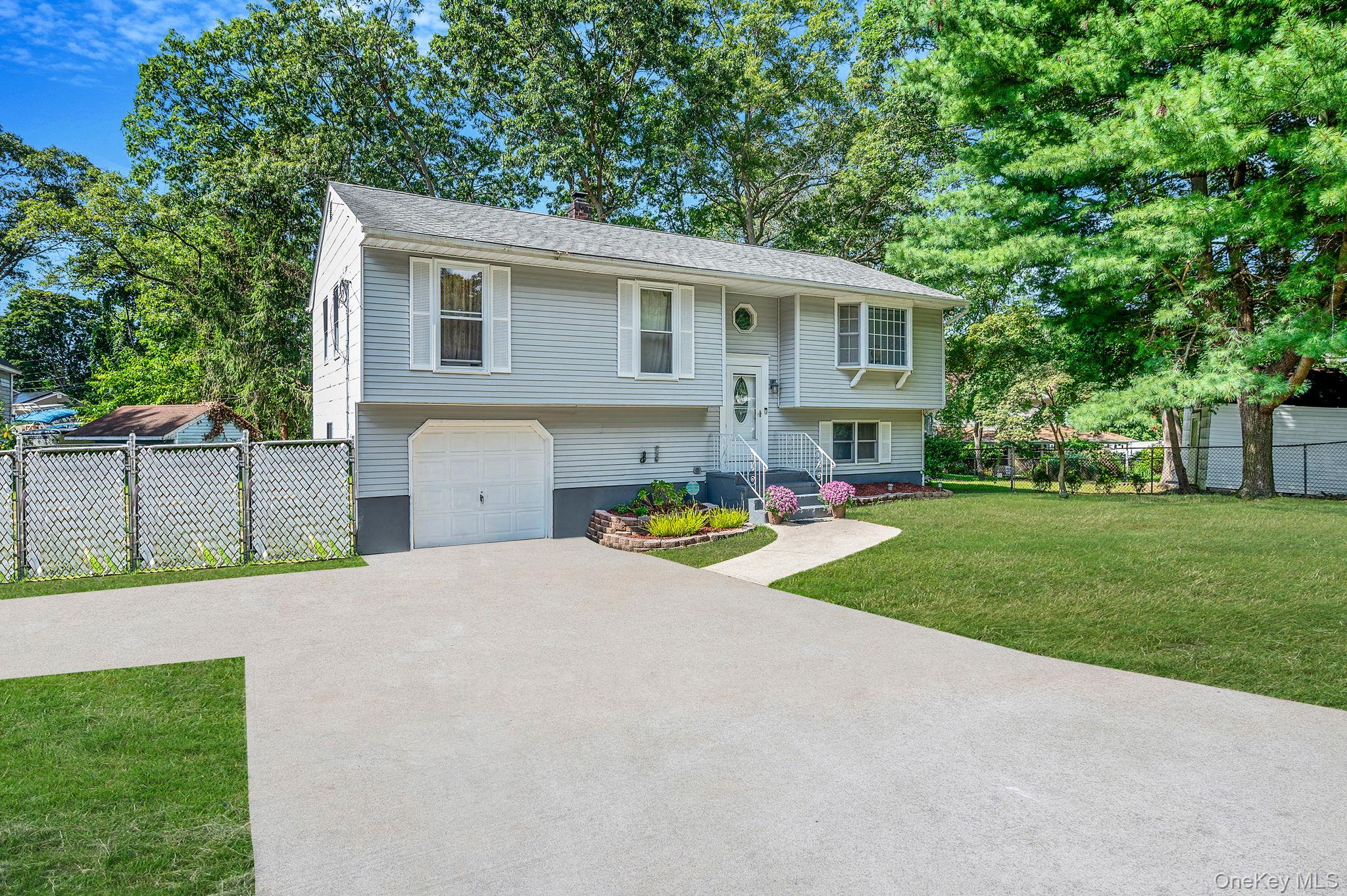 3 Wainscott Drive, Sound Beach, NY 11789