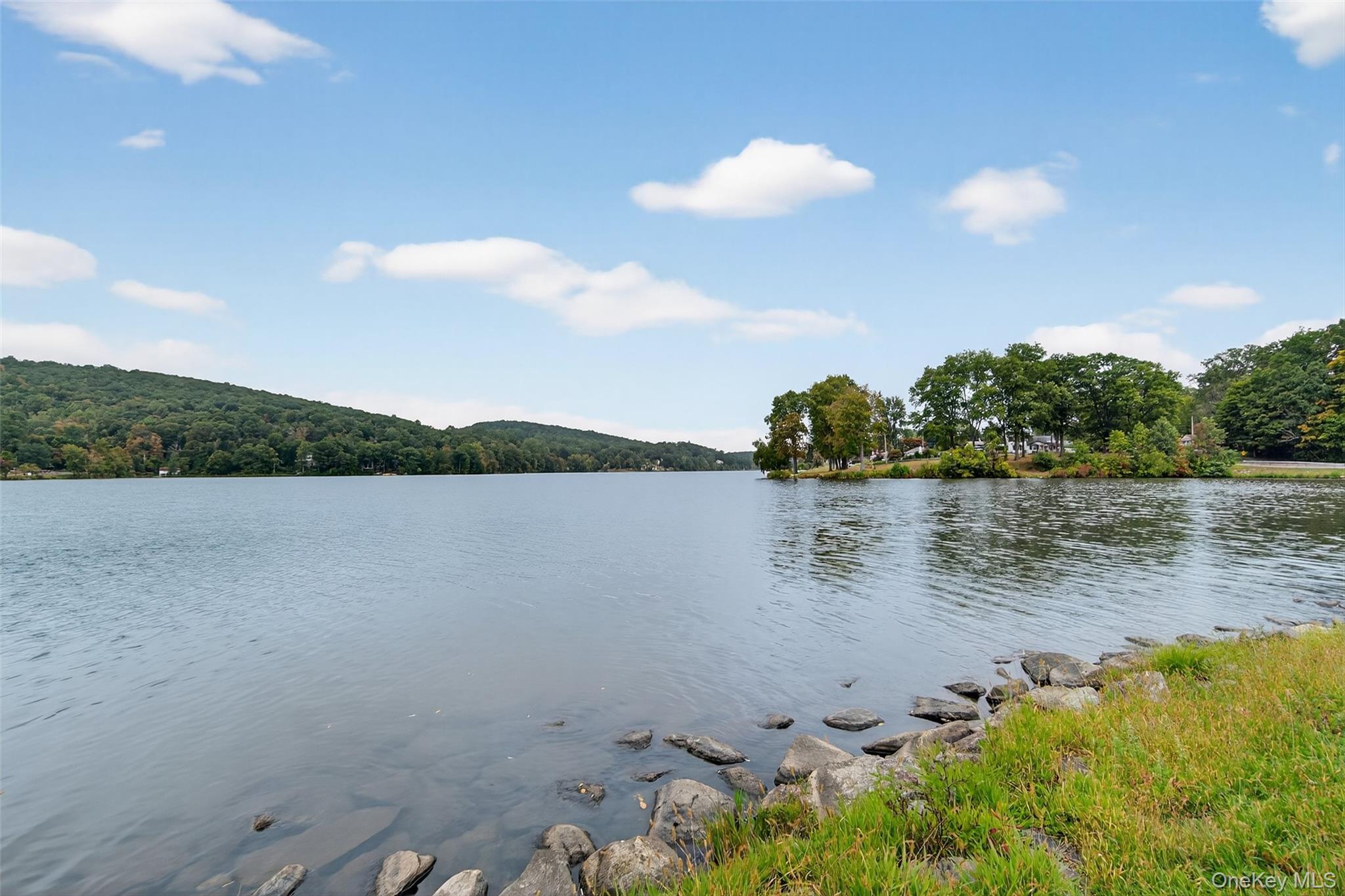 10 Heathcote Road, Carmel, NY 10512