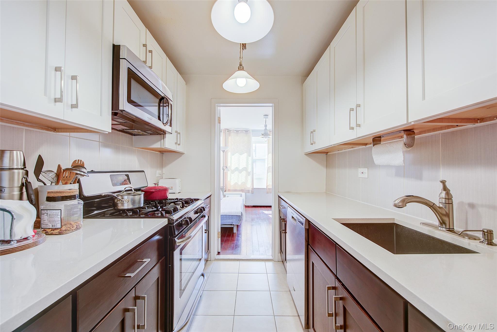 66-36 Yellowstone Boulevard # 17H, Forest Hills, NY 11375