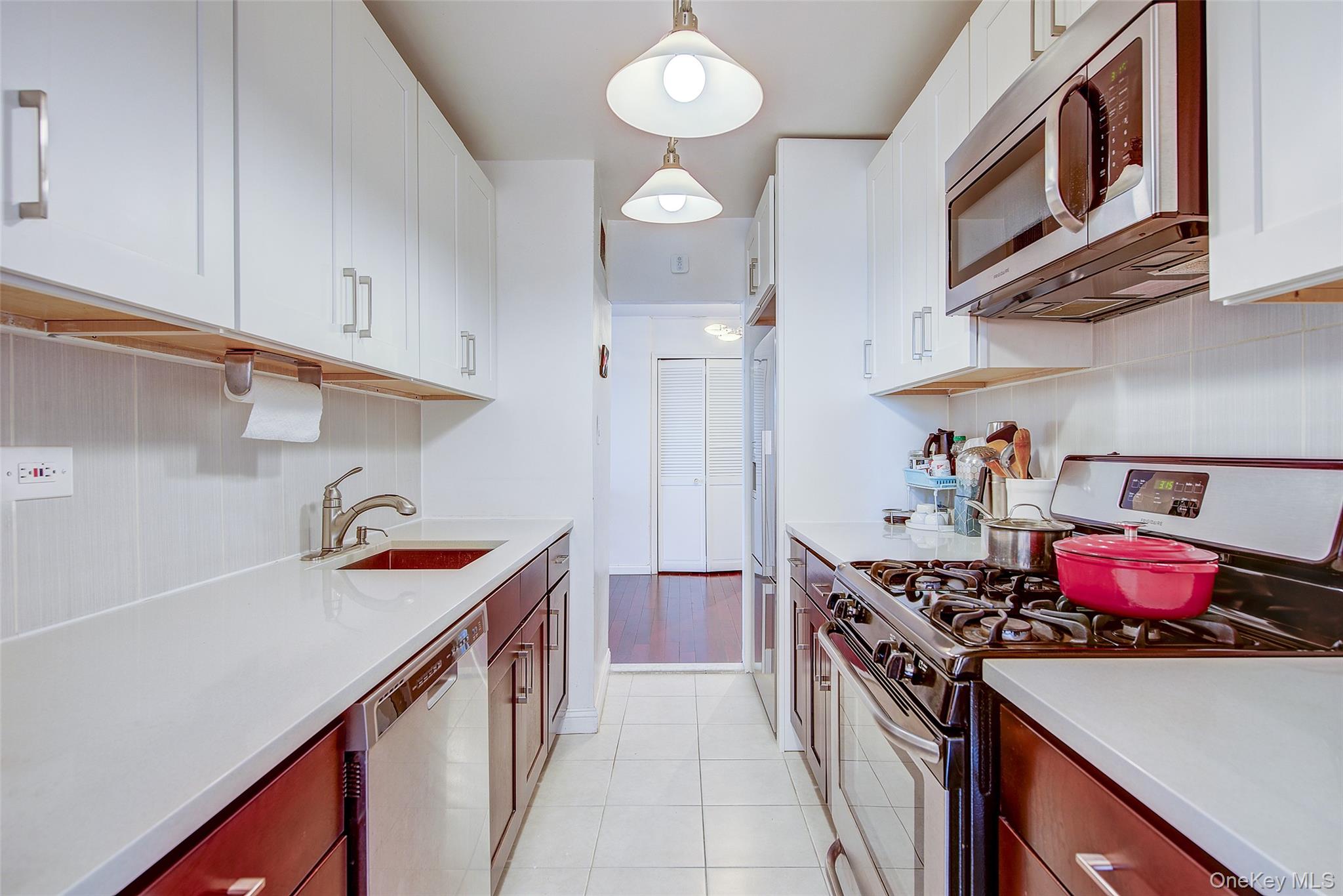 66-36 Yellowstone Boulevard # 17H, Forest Hills, NY 11375