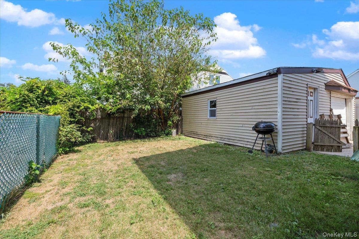 10 Dart Street, East Rockaway, NY 11518