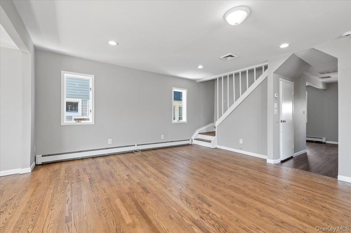 10 Dart Street, East Rockaway, NY 11518