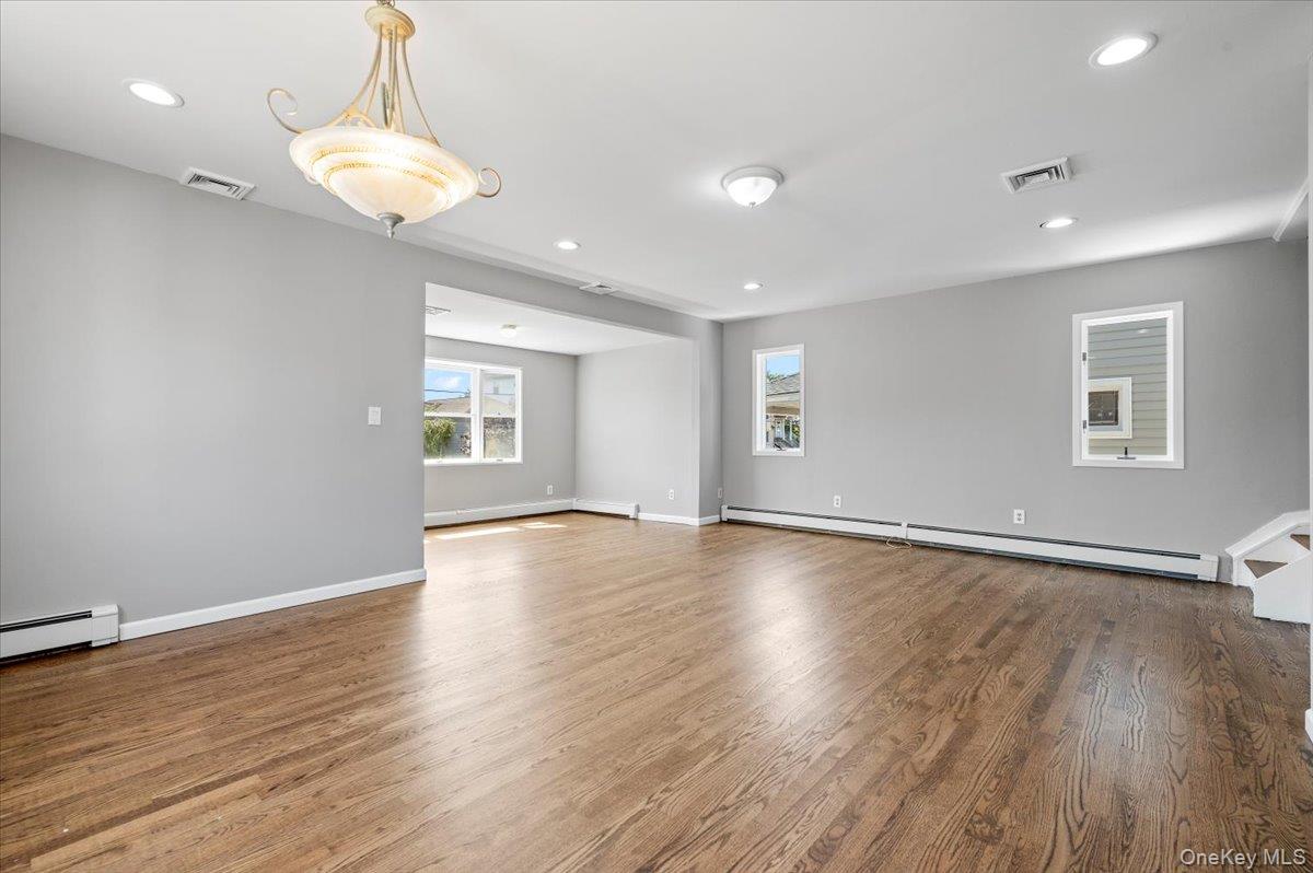 10 Dart Street, East Rockaway, NY 11518