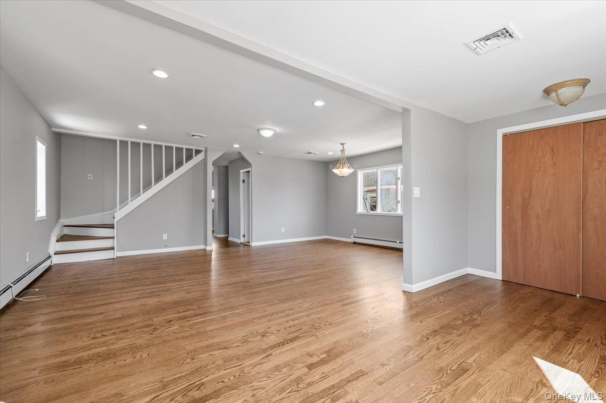 10 Dart Street, East Rockaway, NY 11518