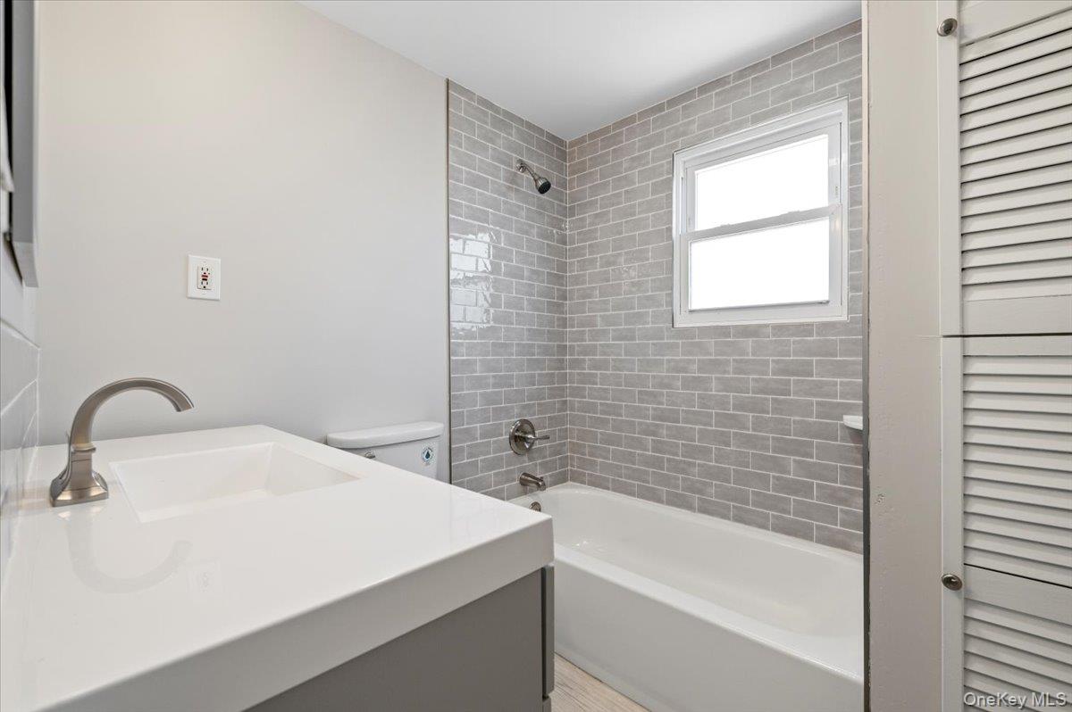 10 Dart Street, East Rockaway, NY 11518