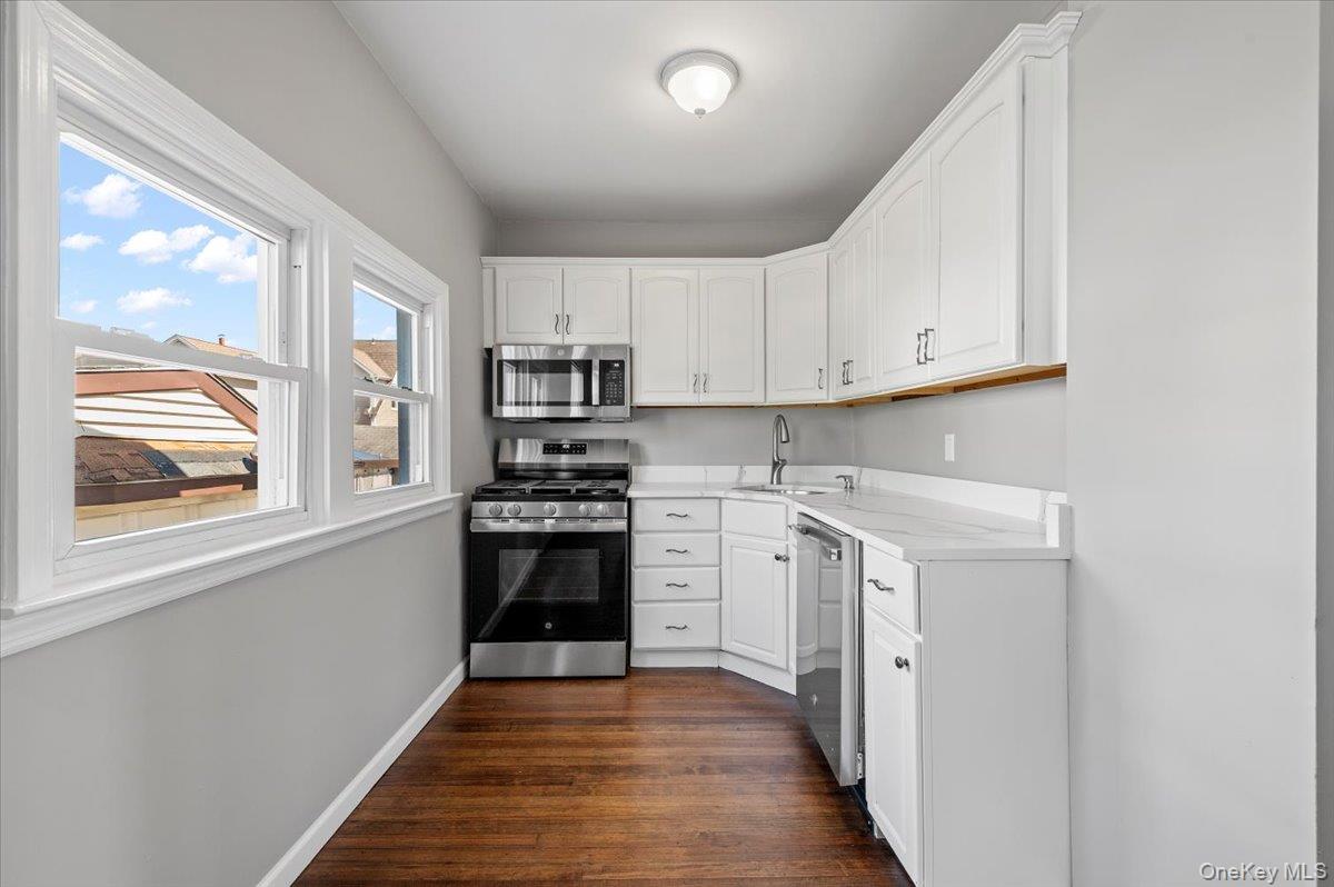 10 Dart Street, East Rockaway, NY 11518