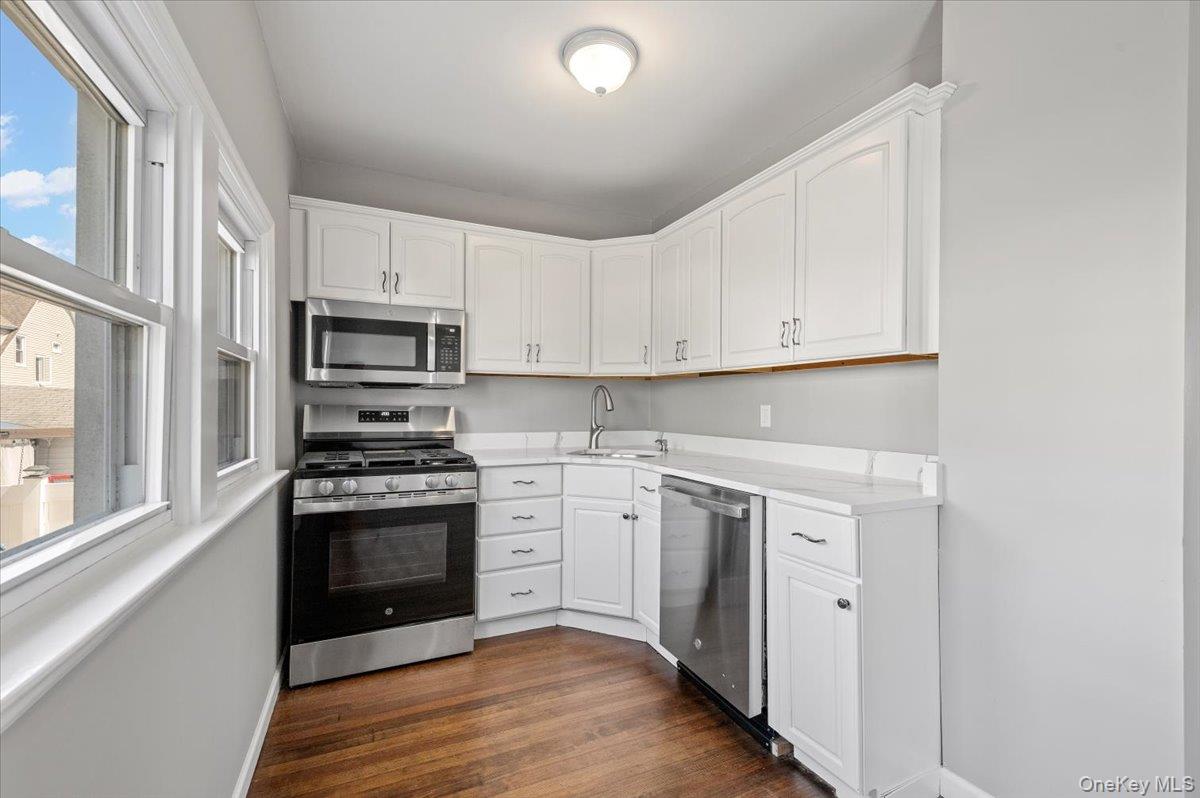 10 Dart Street, East Rockaway, NY 11518