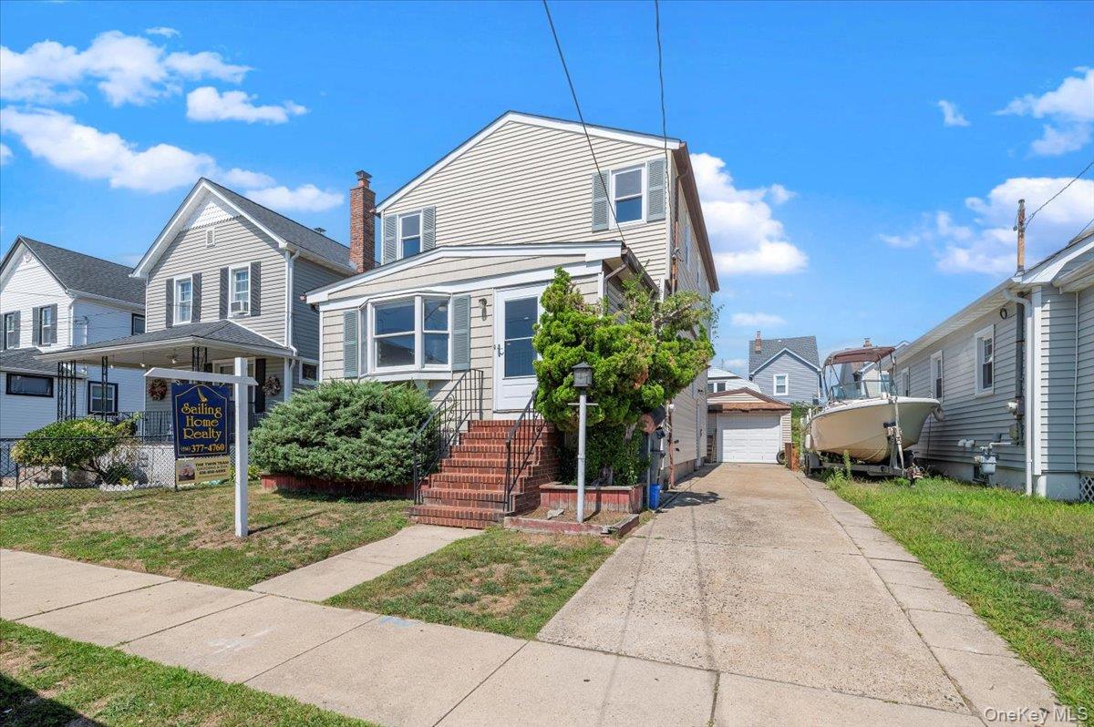 10 Dart Street, East Rockaway, NY 11518