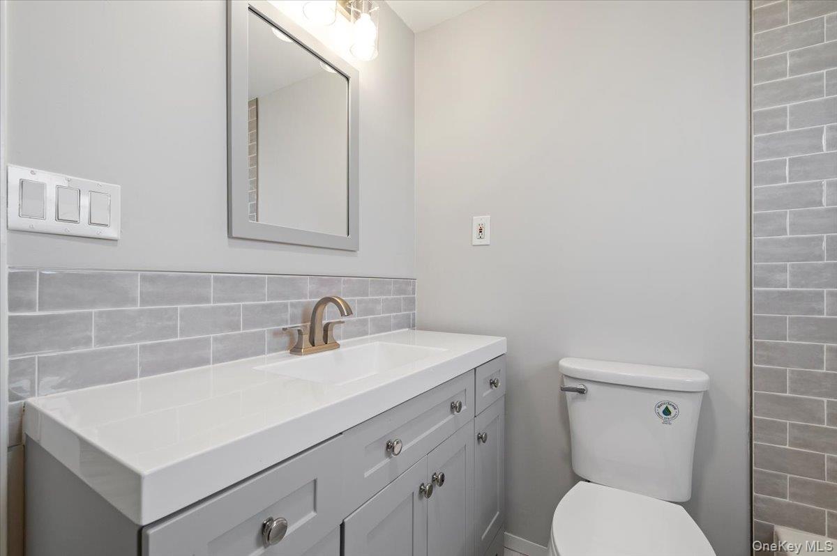 10 Dart Street, East Rockaway, NY 11518