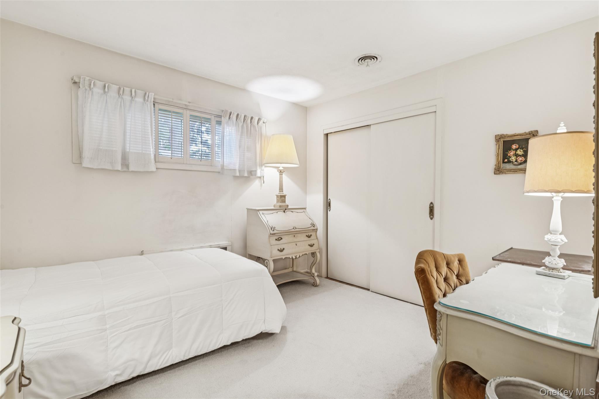 75 Mimosa Drive, Roslyn, NY 11576