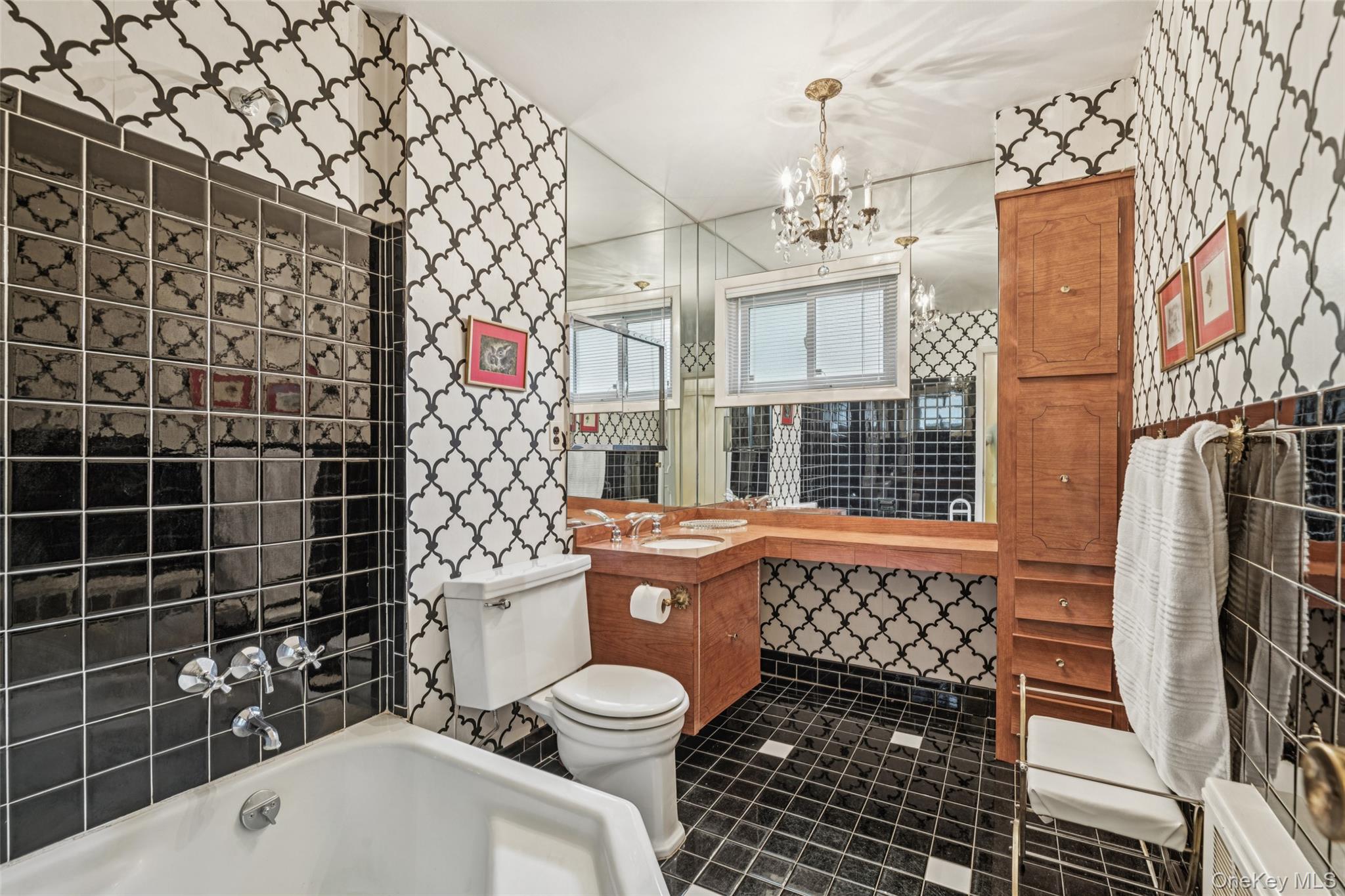 75 Mimosa Drive, Roslyn, NY 11576