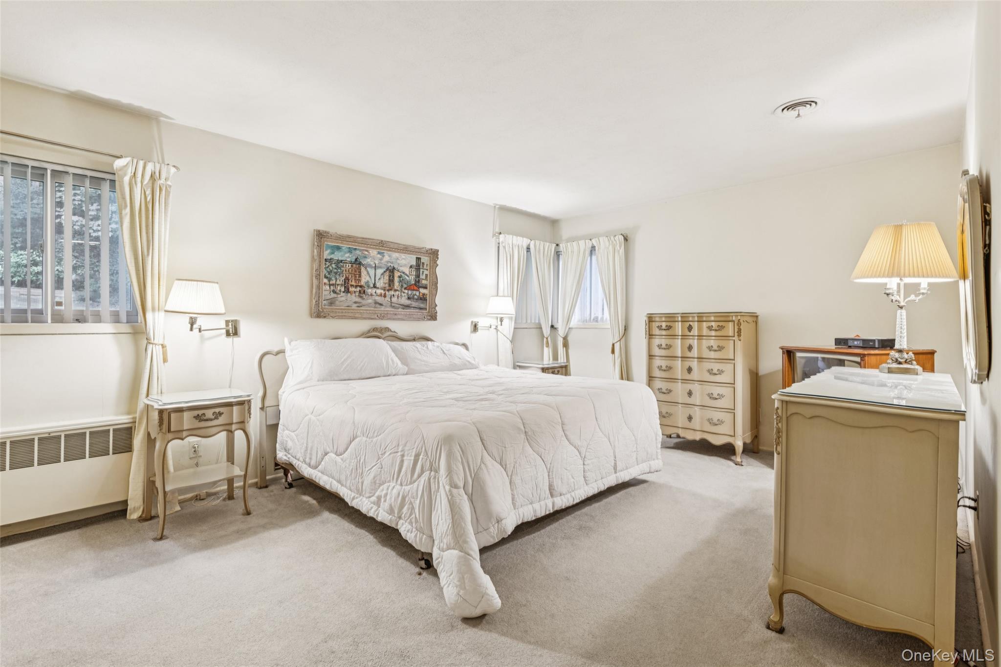 75 Mimosa Drive, Roslyn, NY 11576