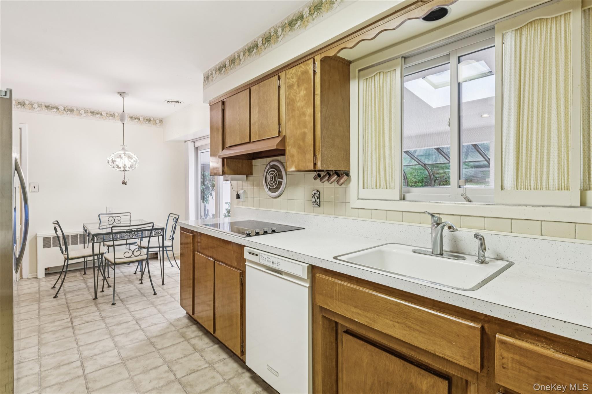 75 Mimosa Drive, Roslyn, NY 11576