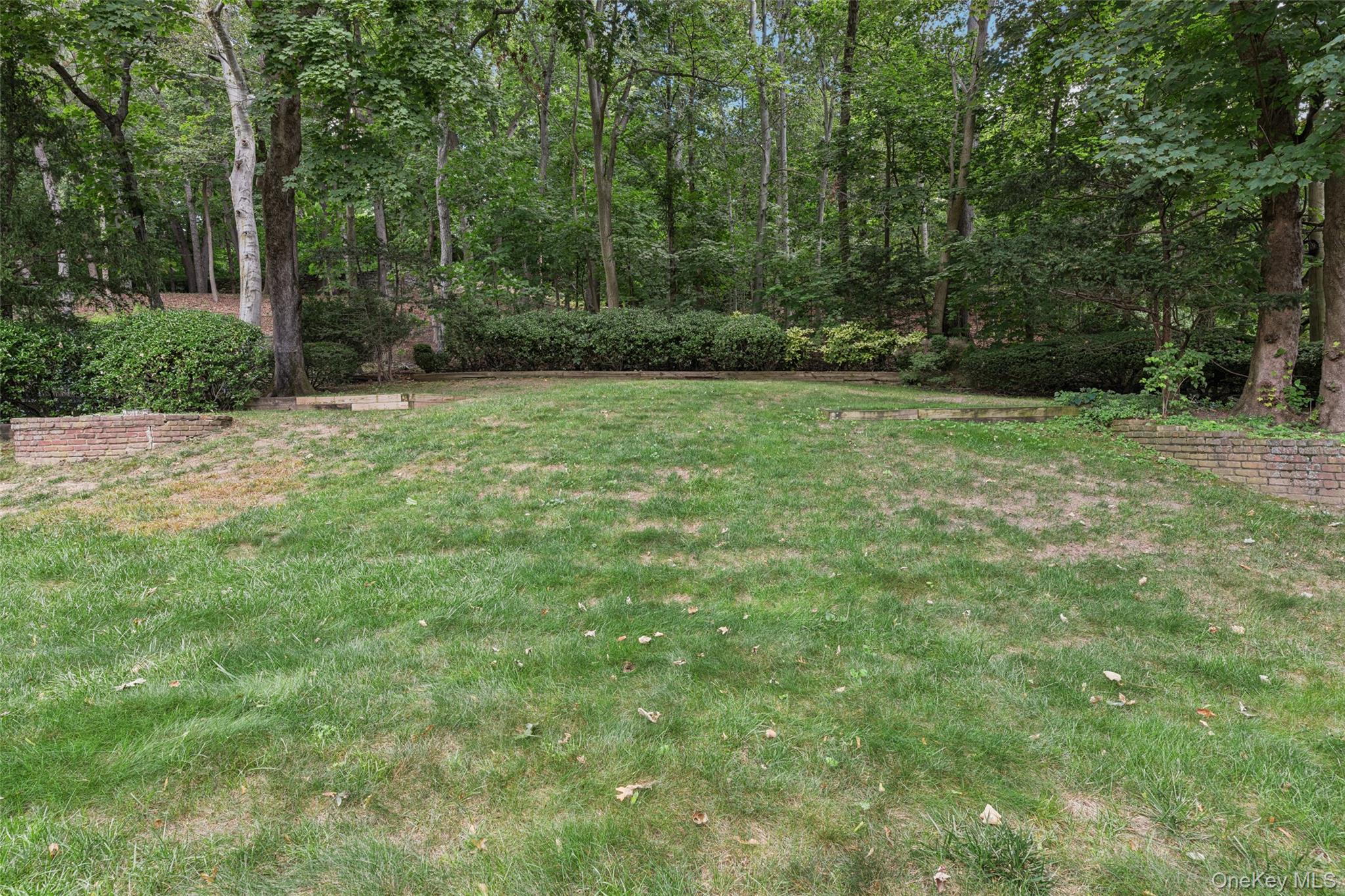 75 Mimosa Drive, Roslyn, NY 11576