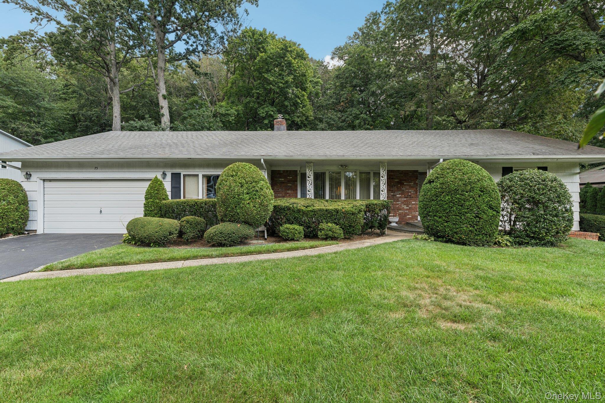 75 Mimosa Drive, Roslyn, NY 11576