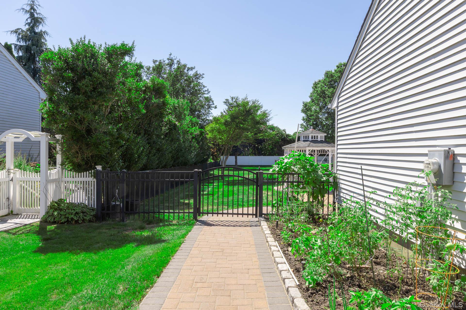 106 Glenrich Drive S, Saint James, NY 11780