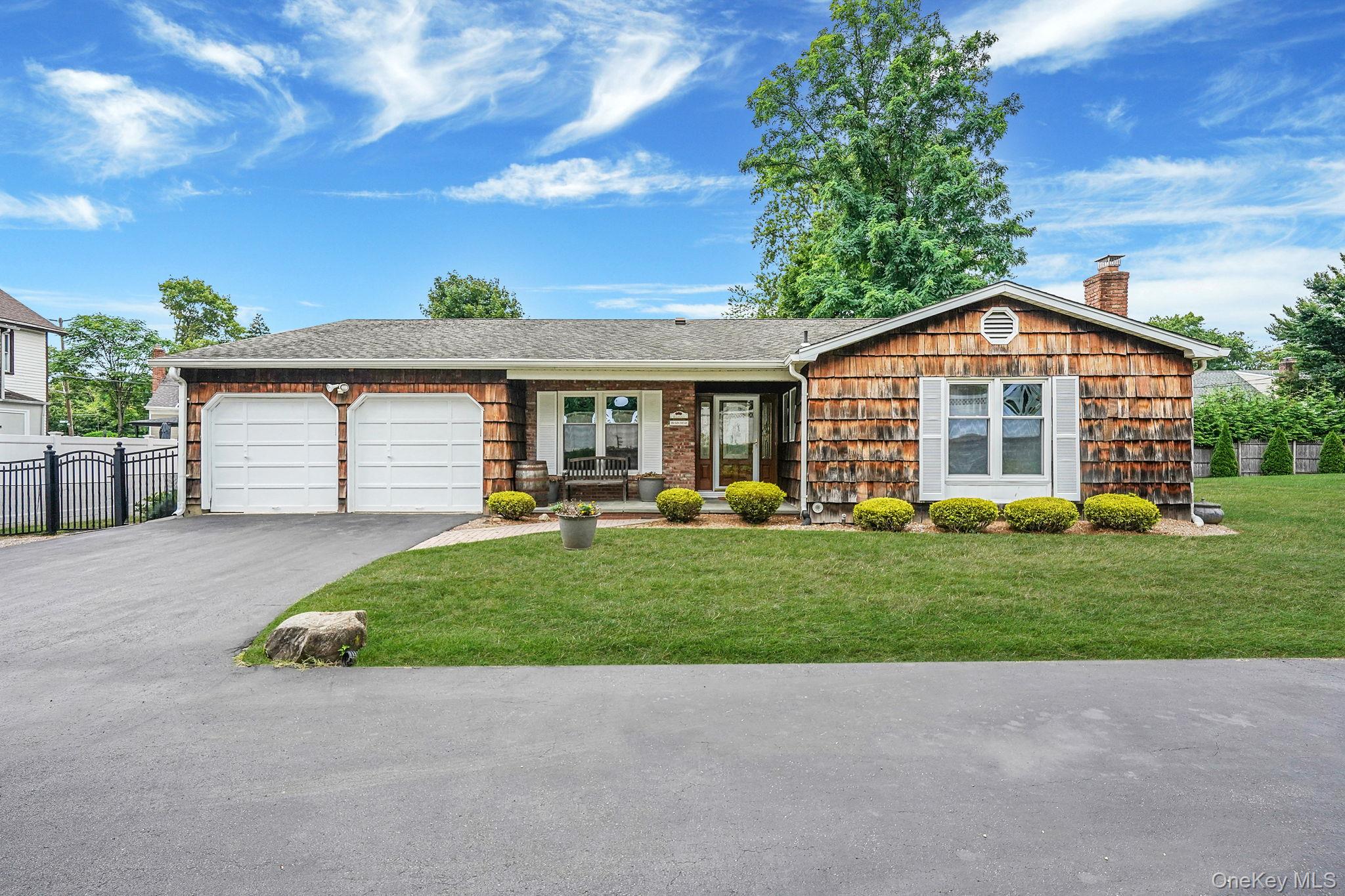 386a Glen Cove Avenue, Glen Head, NY 11545