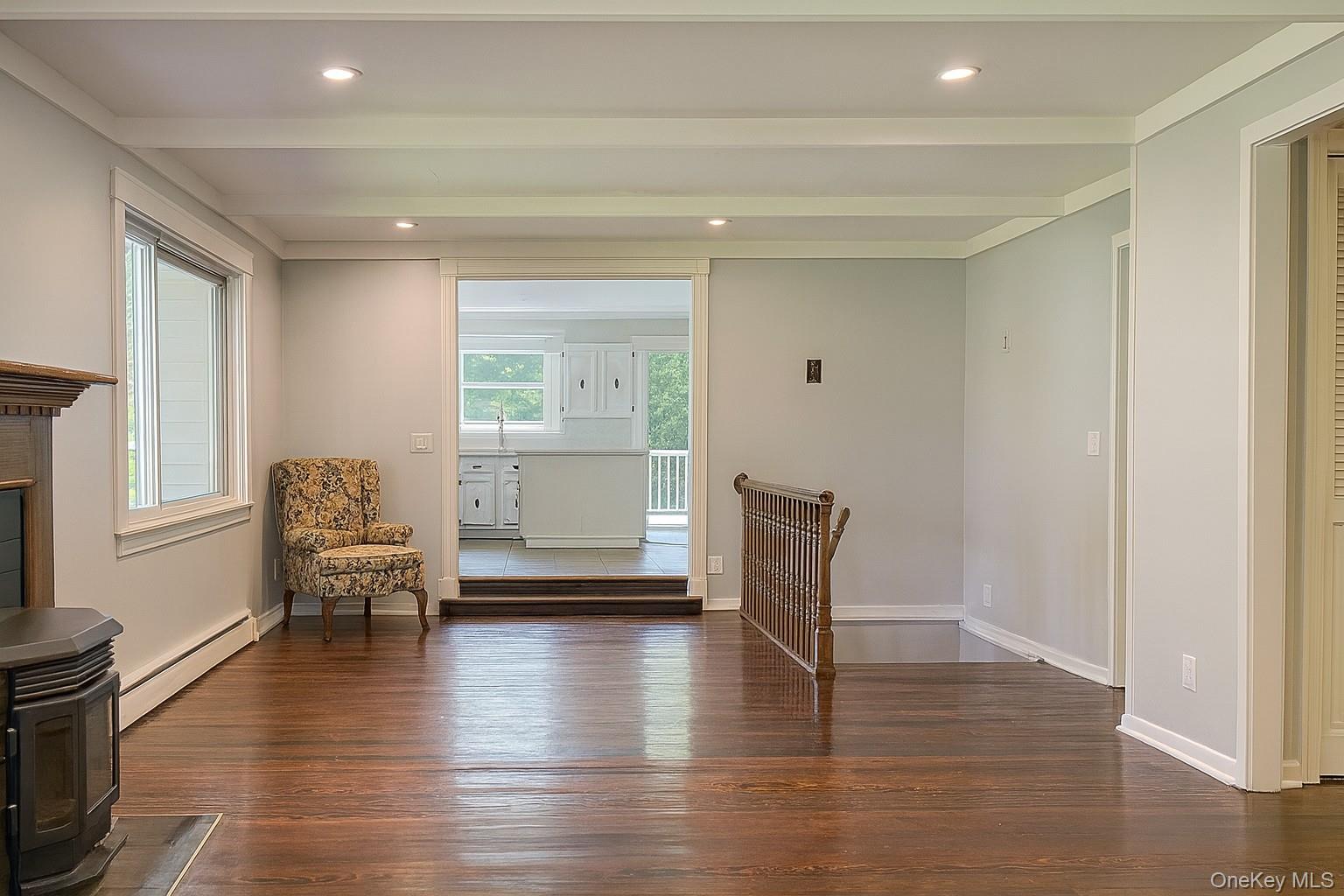 34 Glenacom Road, Mahopac, NY 10541