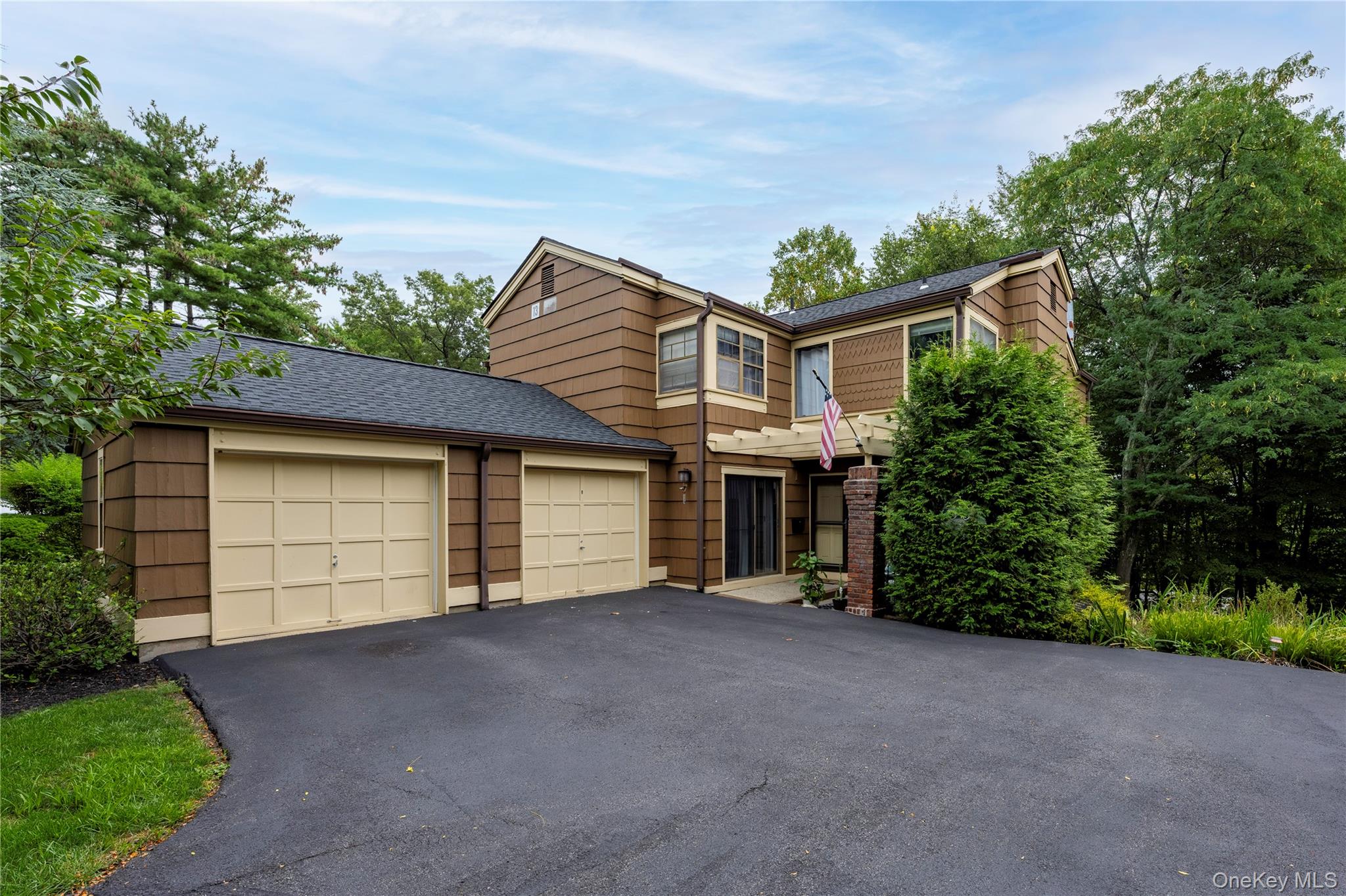 107 Treetop Circle, Nanuet, NY 10954