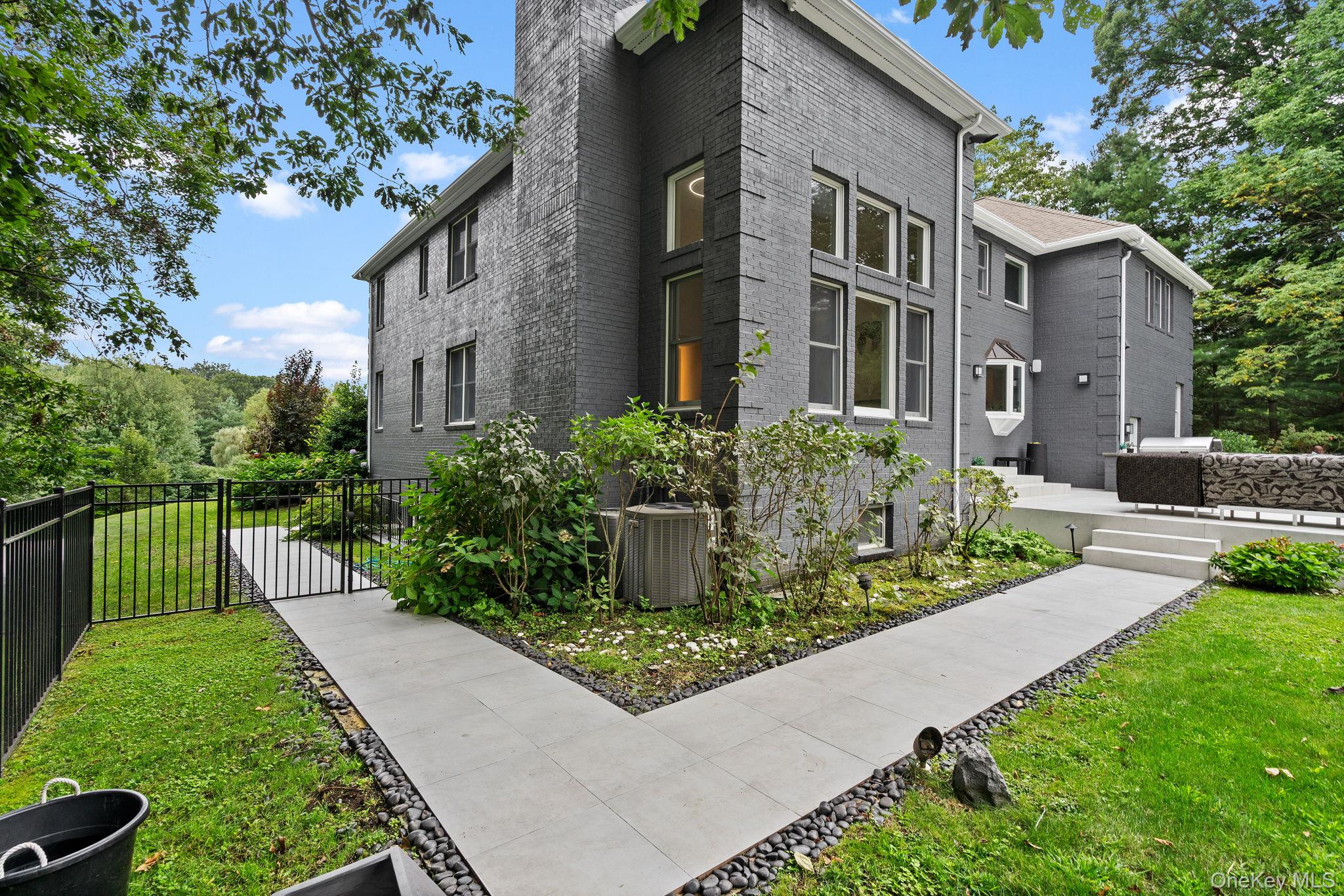 20 Stonewall Circle, West Harrison, NY 10604