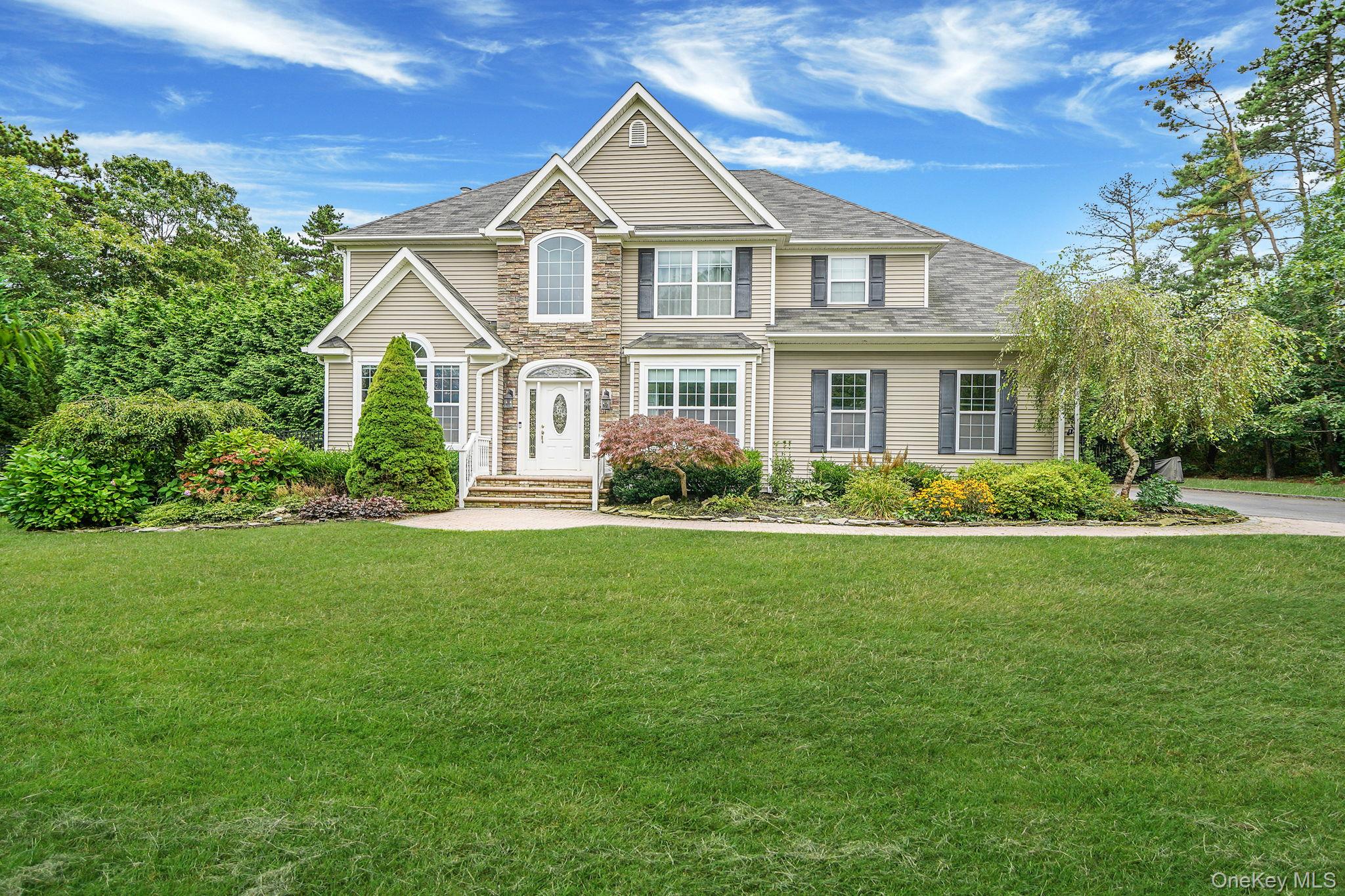 6 Nick Court, Yaphank, NY 11980
