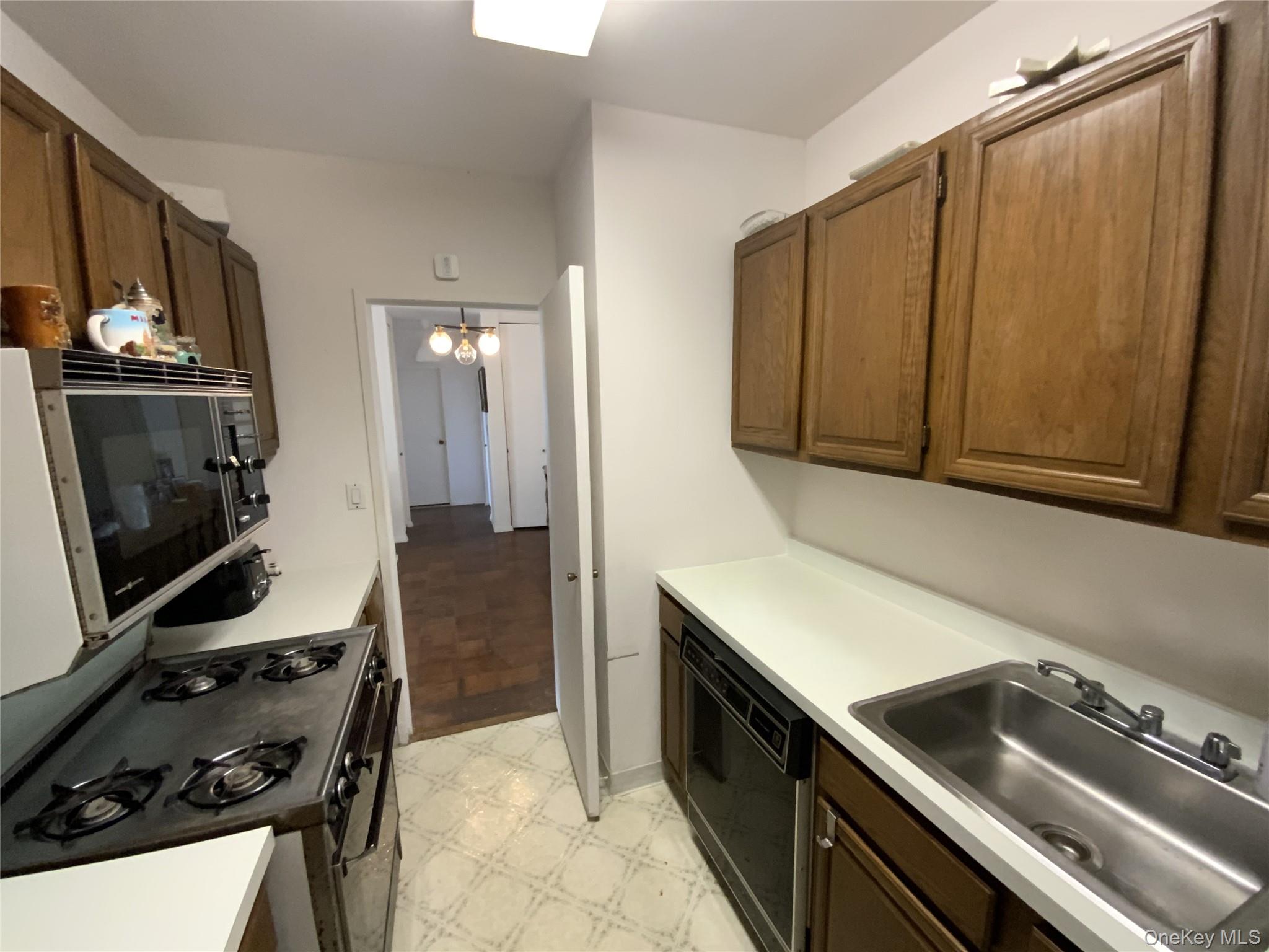 27110 Grand Central Parkway # 7Y, Floral Park, NY 11005