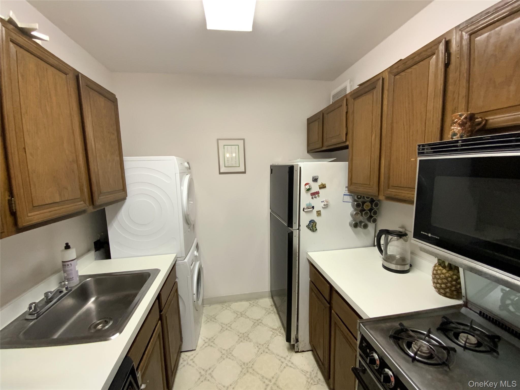 27110 Grand Central Parkway # 7Y, Floral Park, NY 11005