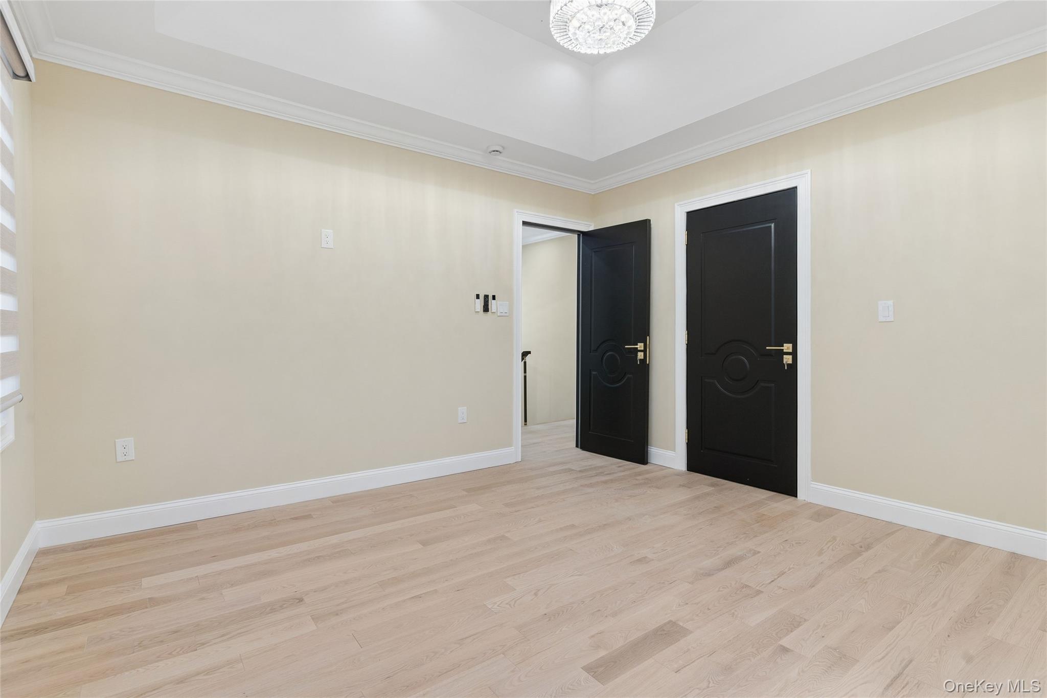 81-25 265th Street, Glen Oaks, NY 11004