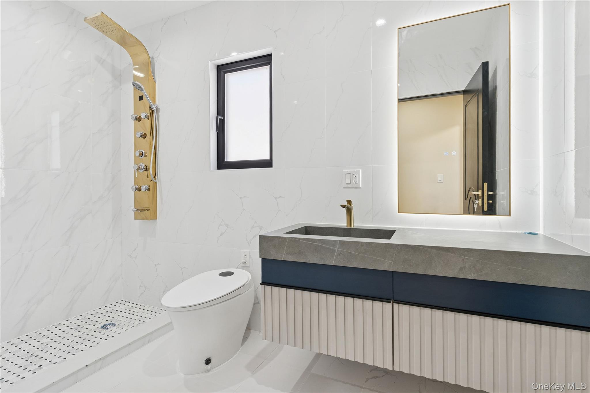 81-25 265th Street, Glen Oaks, NY 11004