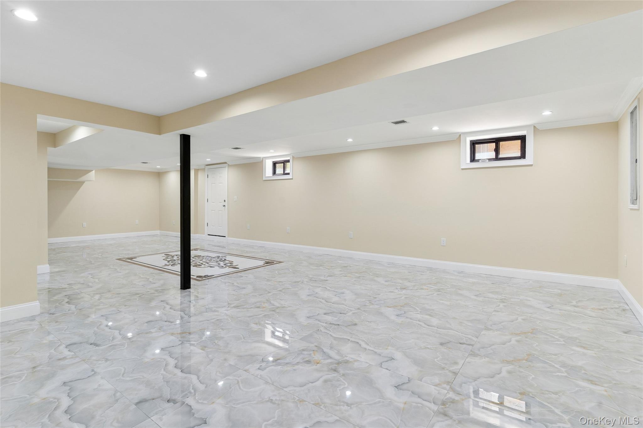 81-25 265th Street, Glen Oaks, NY 11004