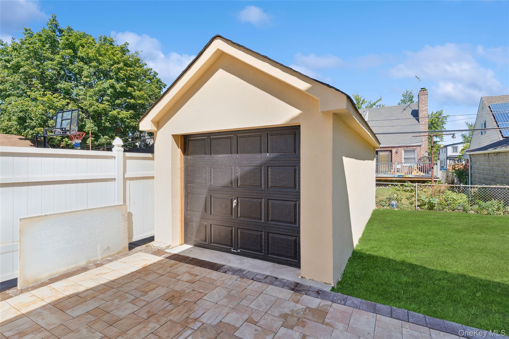 81-25 265th Street, Glen Oaks, NY 11004