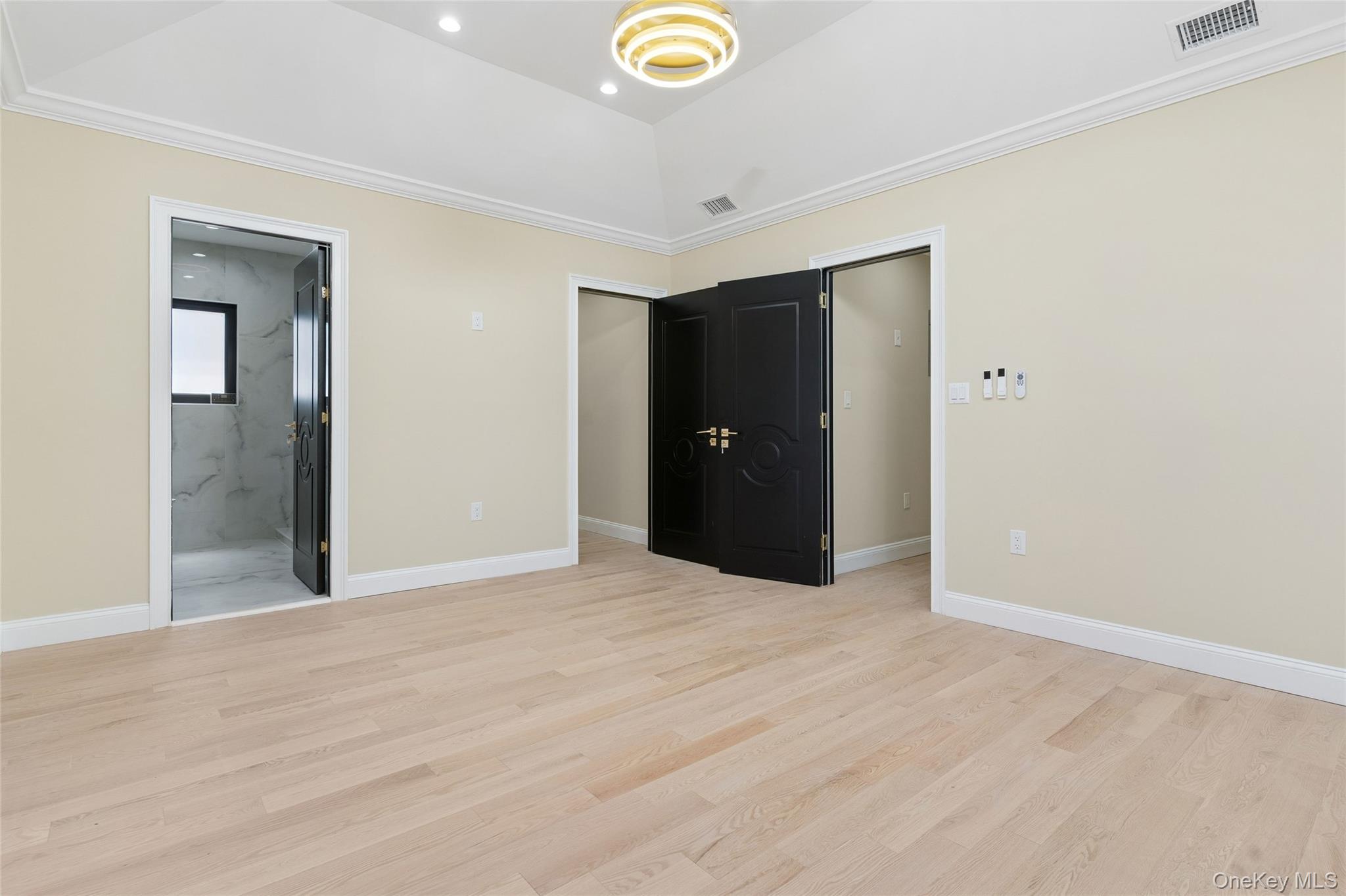 81-25 265th Street, Glen Oaks, NY 11004