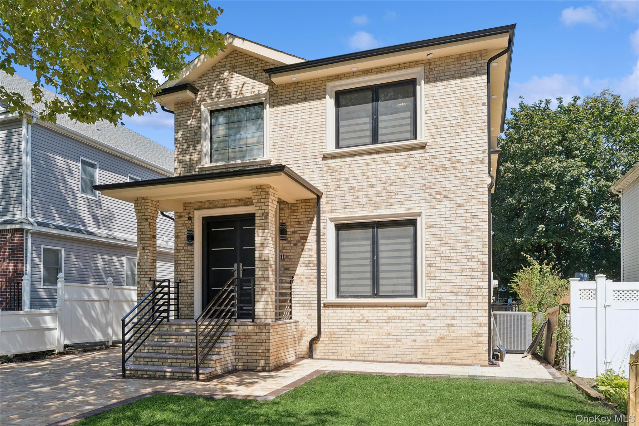 81-25 265th Street, Glen Oaks, NY 11004