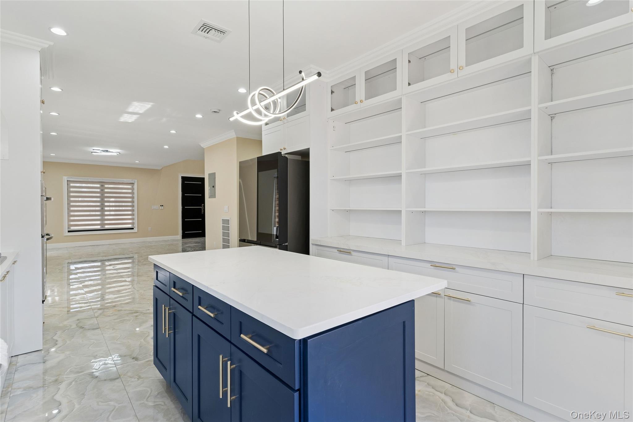 81-25 265th Street, Glen Oaks, NY 11004