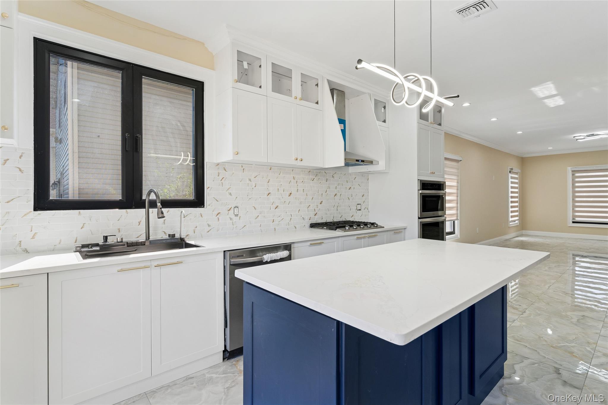 81-25 265th Street, Glen Oaks, NY 11004