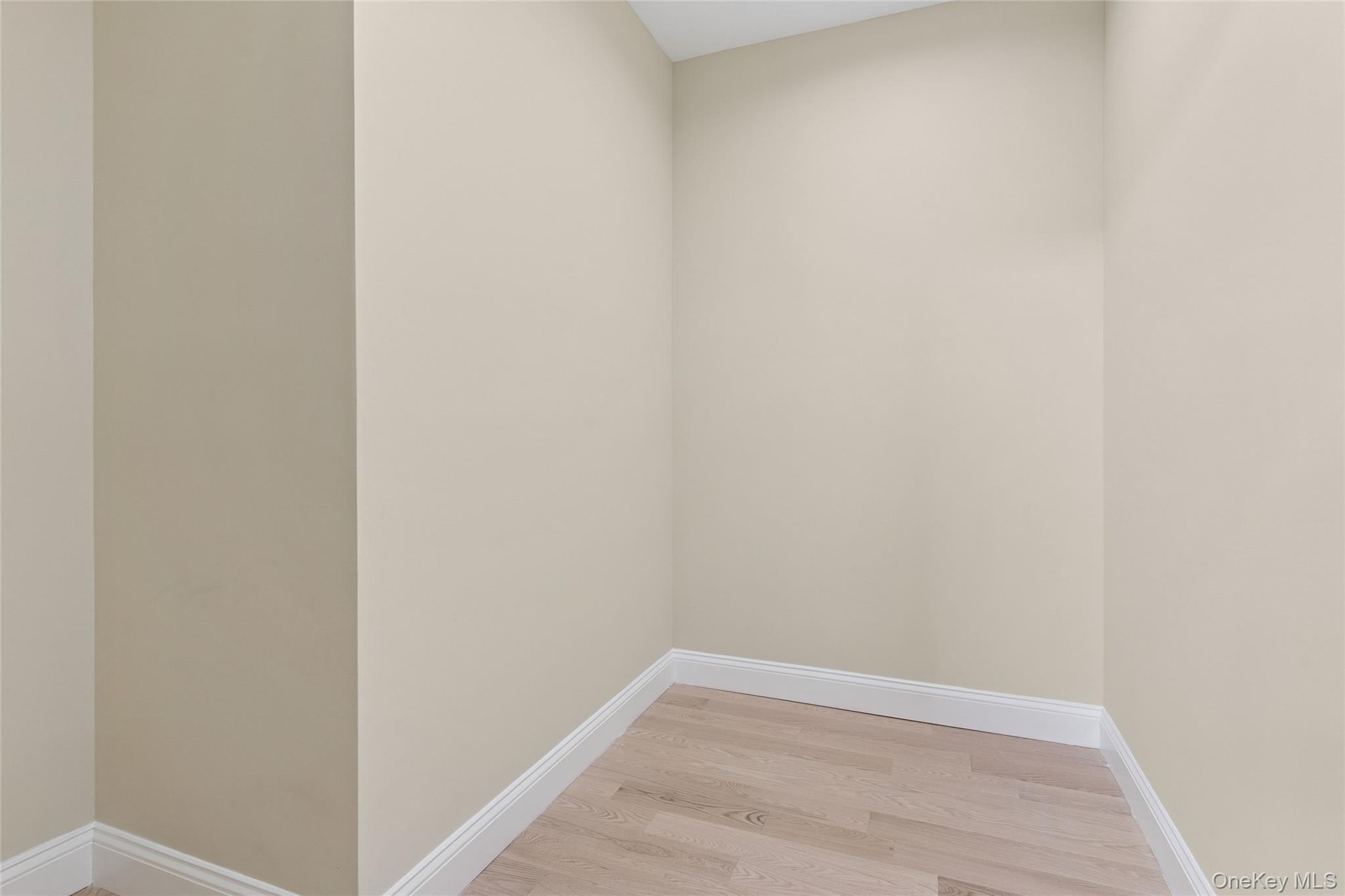 81-25 265th Street, Glen Oaks, NY 11004