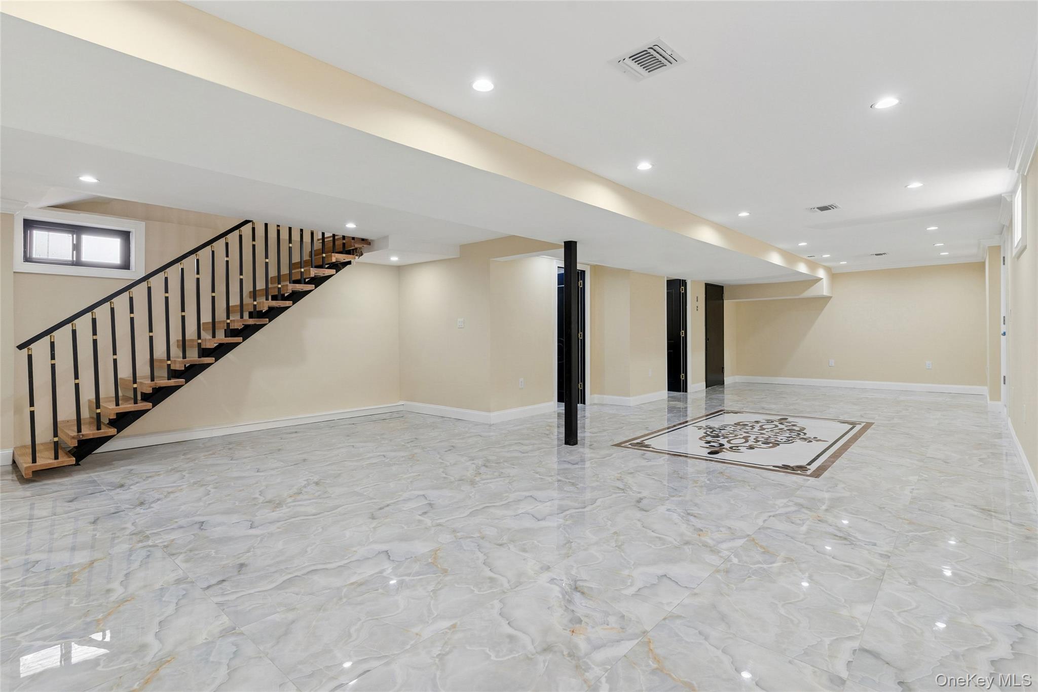 81-25 265th Street, Glen Oaks, NY 11004