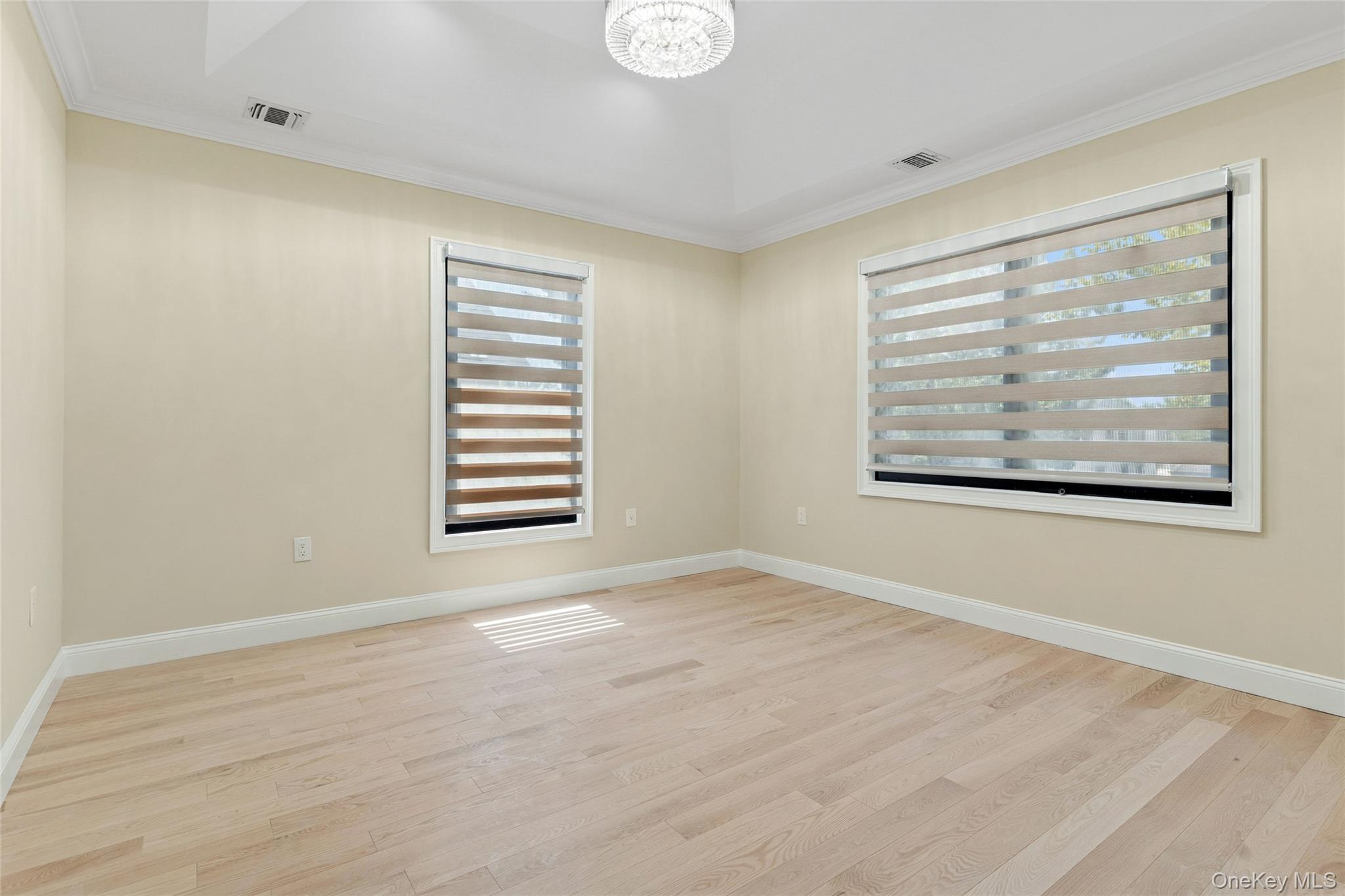 81-25 265th Street, Glen Oaks, NY 11004