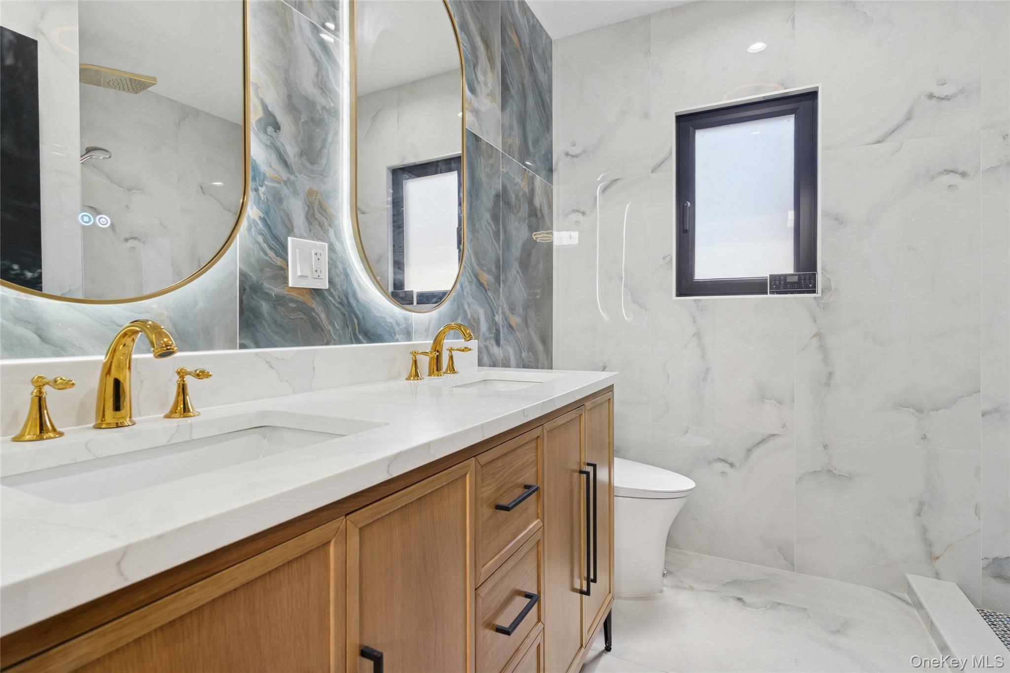 81-25 265th Street, Glen Oaks, NY 11004