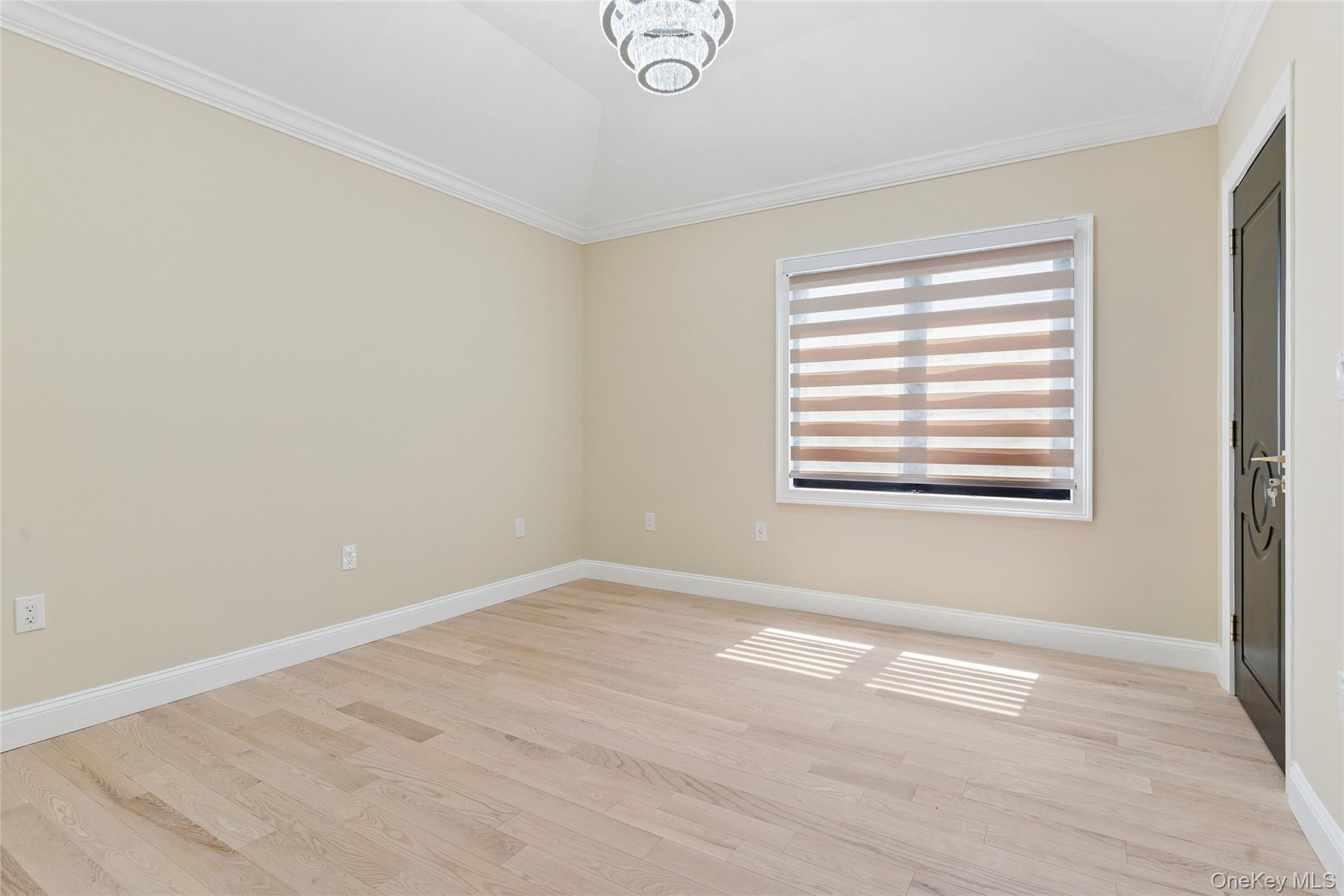 81-25 265th Street, Glen Oaks, NY 11004