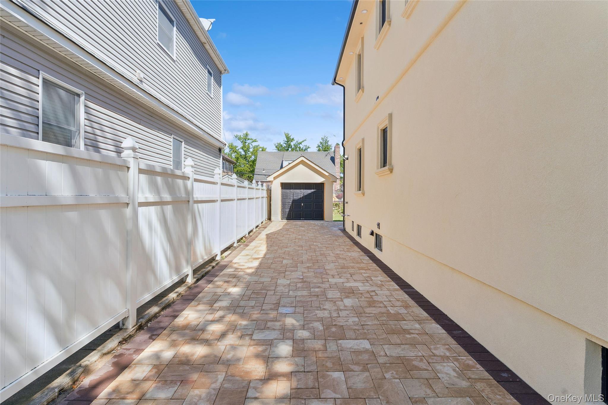 81-25 265th Street, Glen Oaks, NY 11004