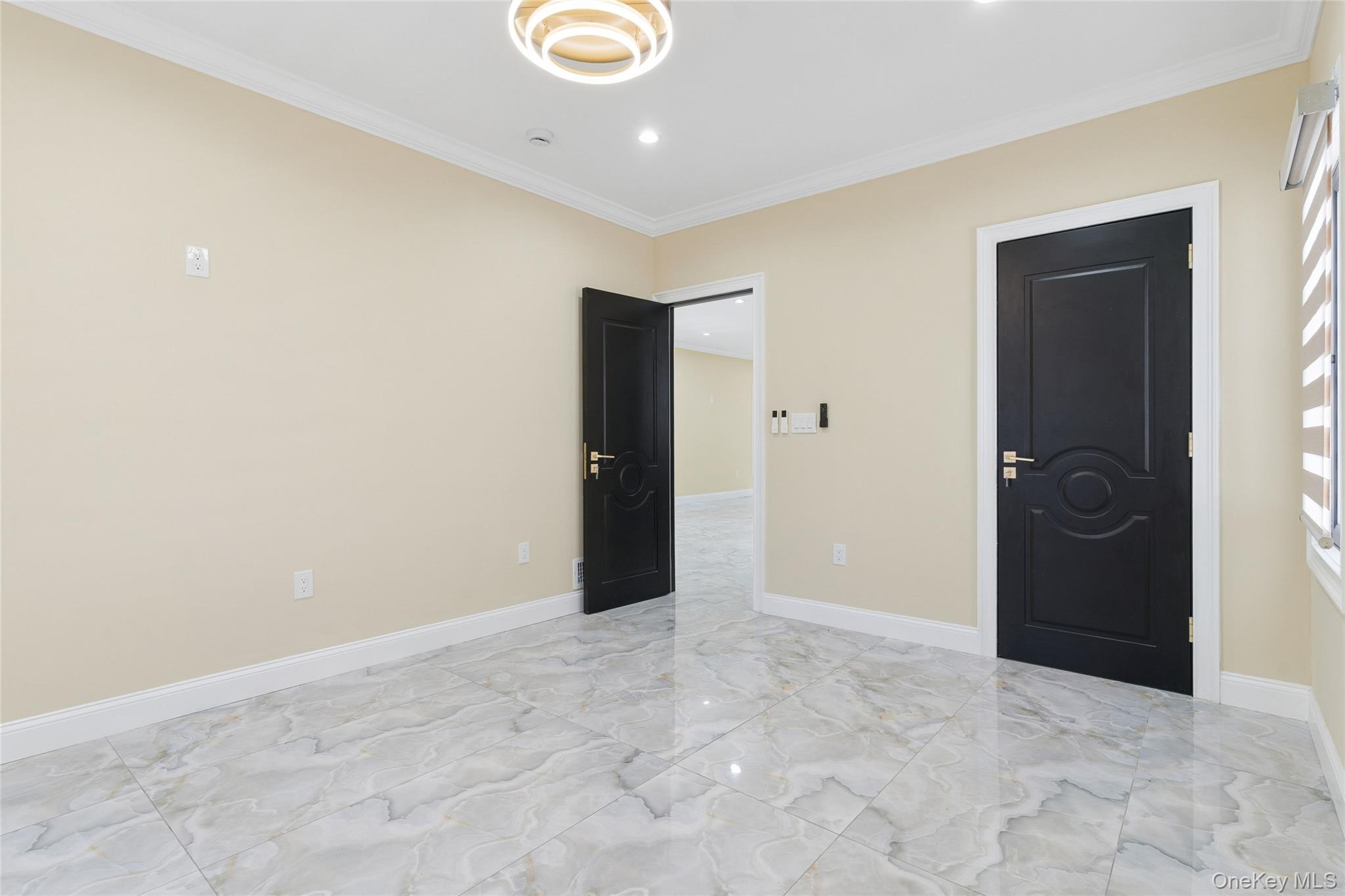 81-25 265th Street, Glen Oaks, NY 11004