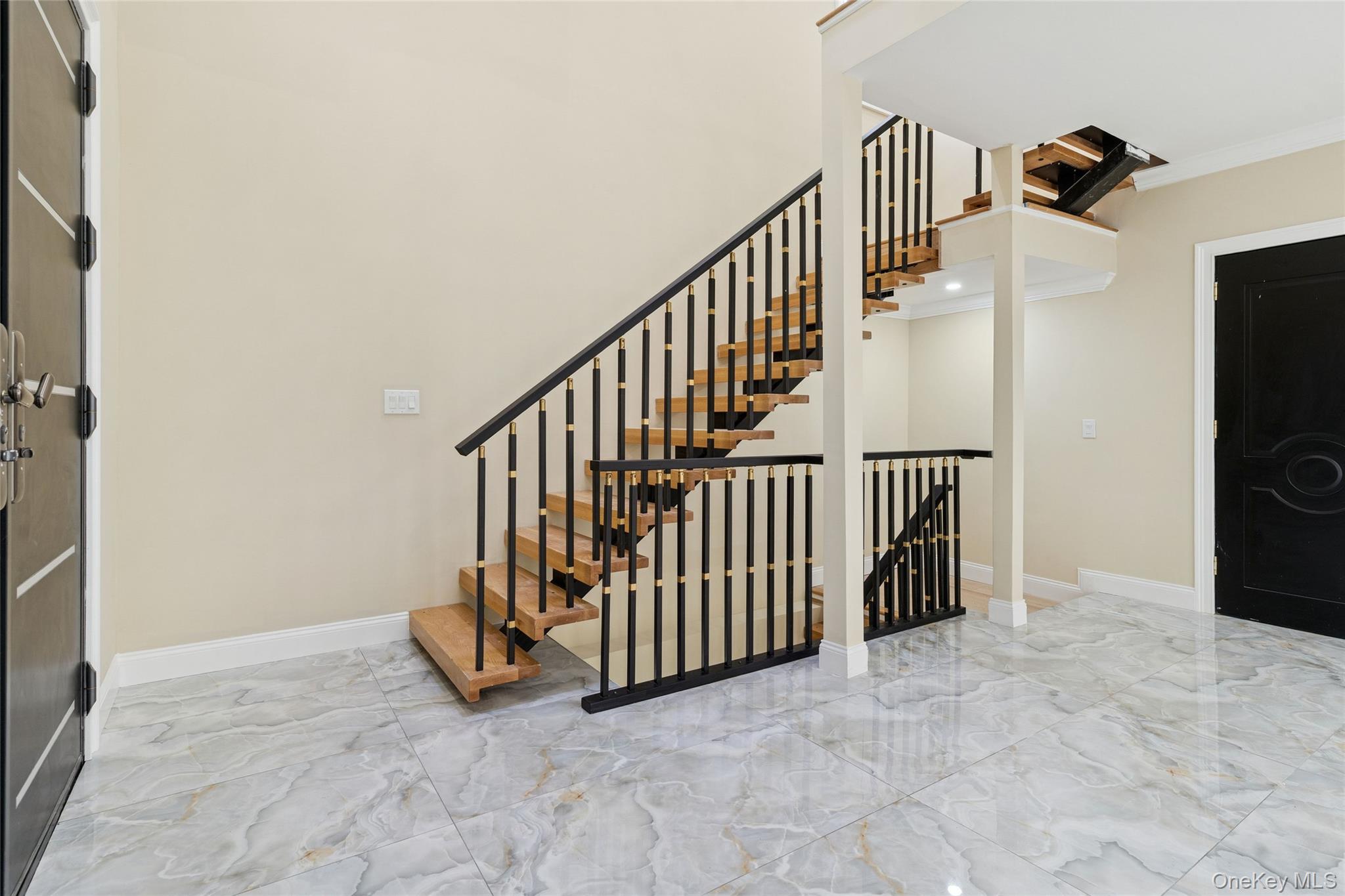 81-25 265th Street, Glen Oaks, NY 11004