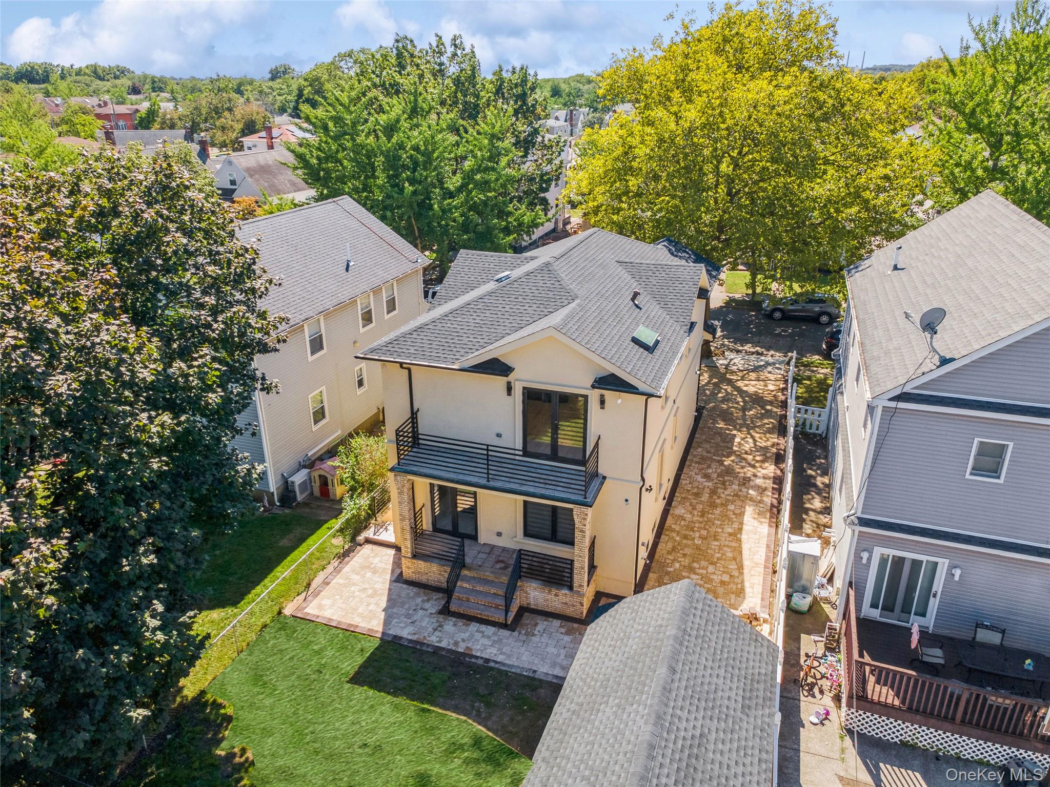 81-25 265th Street, Glen Oaks, NY 11004