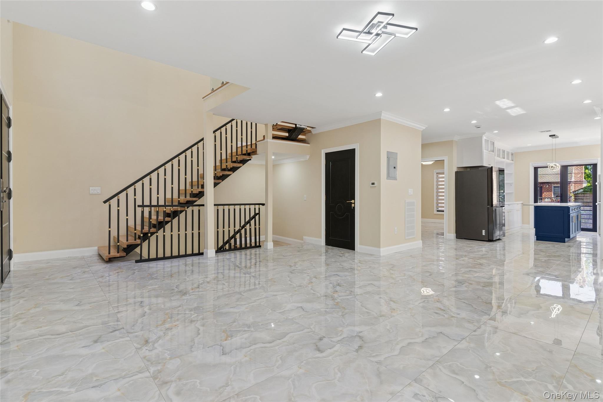 81-25 265th Street, Glen Oaks, NY 11004