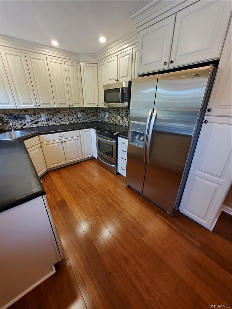 972 Sierra Vista Lane, Valley Cottage, NY 10989