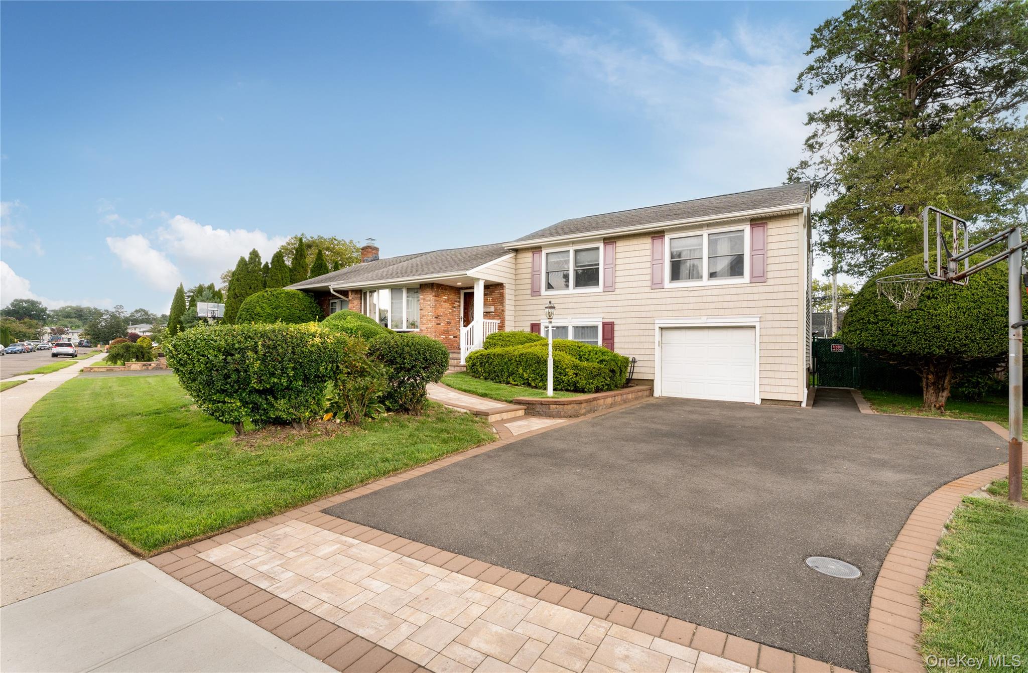 11 Eaton Road, Syosset, NY 11791