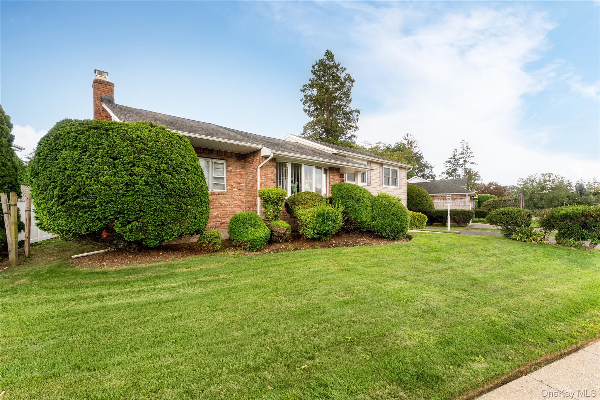 11 Eaton Road, Syosset, NY 11791