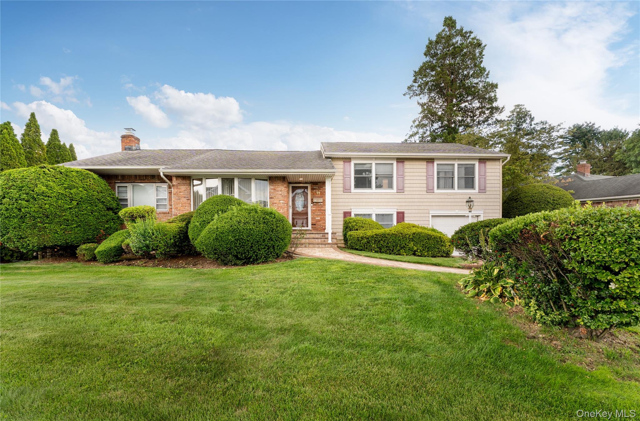 11 Eaton Road, Syosset, NY 11791